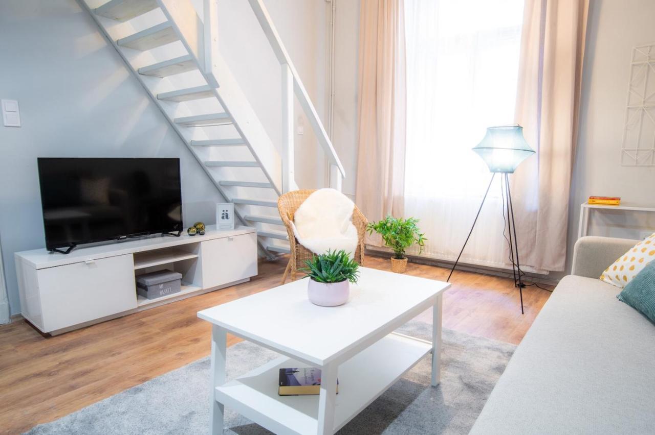 Apartment In Super Central Location Budapest Esterno foto